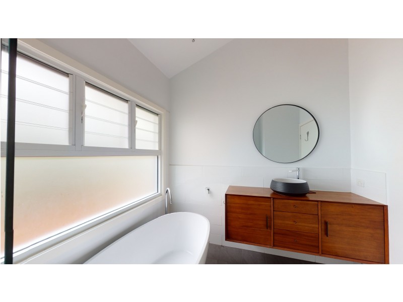 25 Iveagh Avenue, Holland Park West QLD 4121