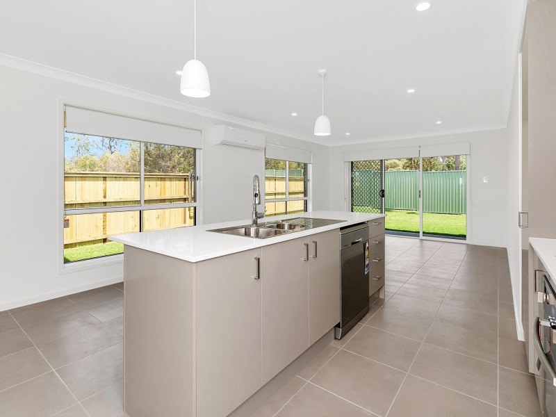 27A Weedbrook Street, Park Ridge QLD 4125