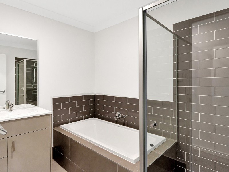 27A Weedbrook Street, Park Ridge QLD 4125