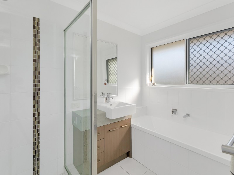 5 Laguna Crescent, Springfield Lakes QLD 4300