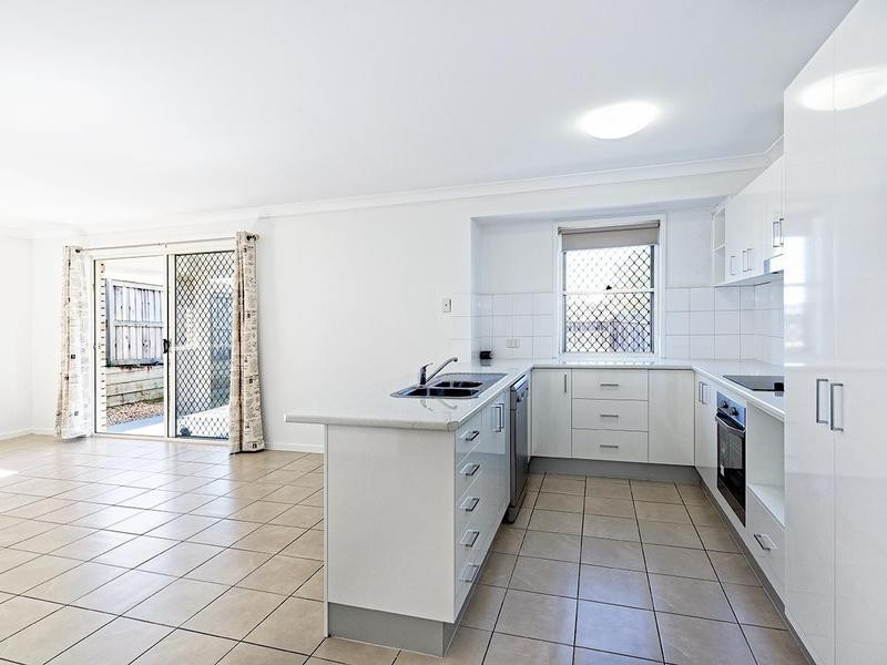 1 Jonathon Court, Flinders View QLD 4305