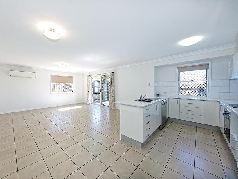 1 Jonathon Court, Flinders View QLD 4305