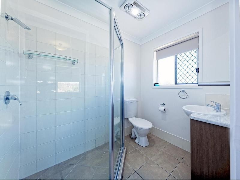 1 Jonathon Court, Flinders View QLD 4305