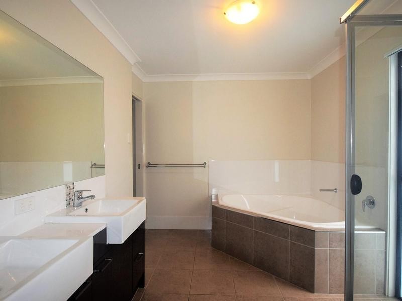 23/44 Scoparia Drive, Brookwater QLD 4300