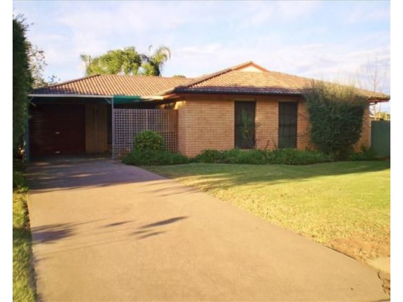 2 Burkitt Court, Dubbo NSW 2830