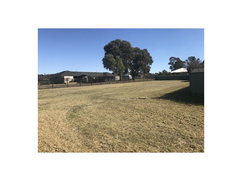 33 Carnegie Avenue, Dubbo NSW 2830