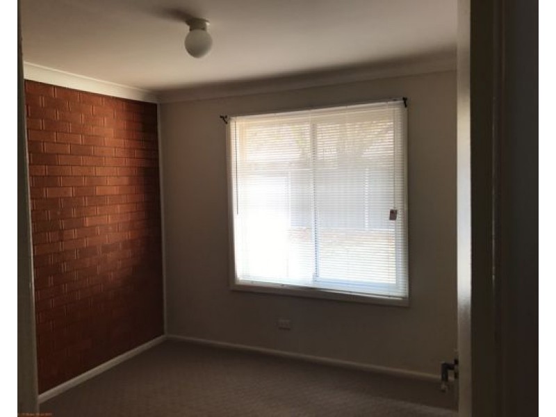 2/4 Forrest Crescent, Dubbo NSW 2830