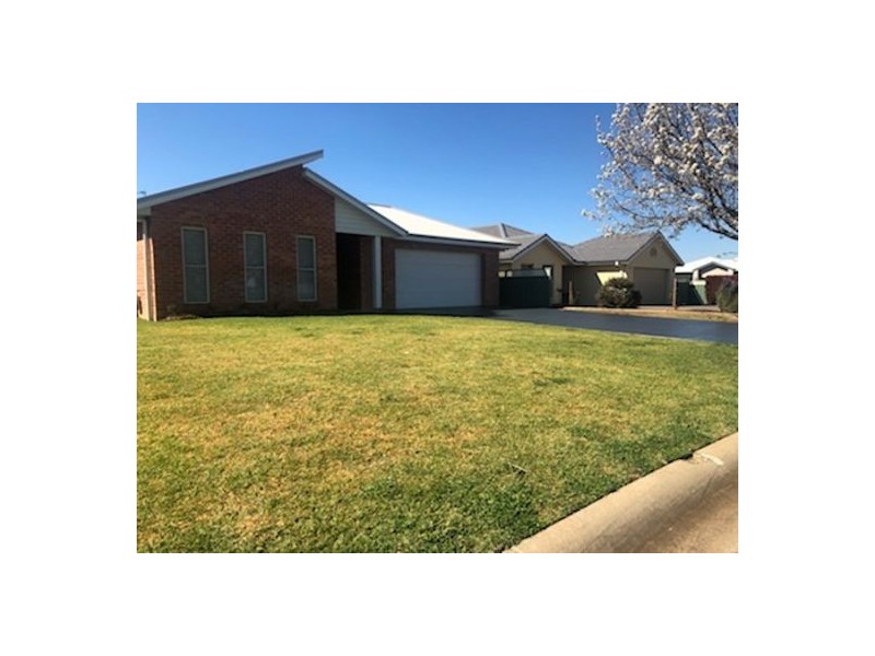 7 Arbory Close, Dubbo NSW 2830
