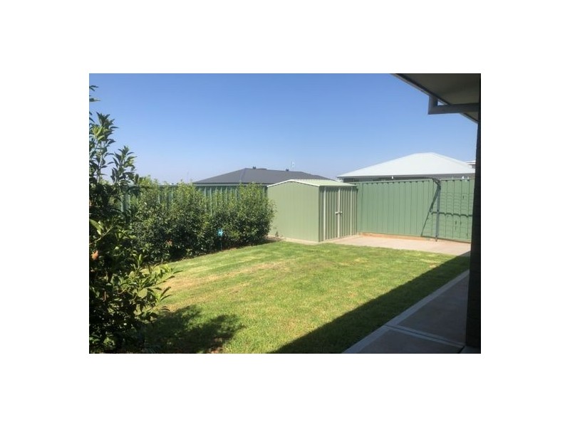 21B Magnolia Boulevard, Dubbo NSW 2830
