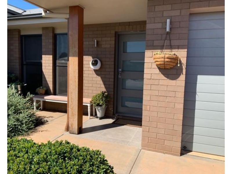 21B Magnolia Boulevard, Dubbo NSW 2830