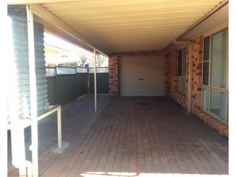 2 Carling Court, Dubbo NSW 2830