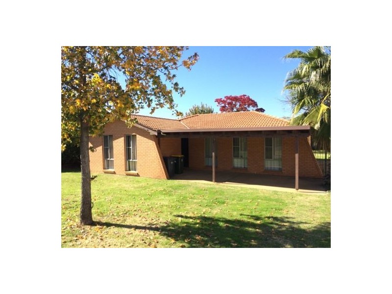 17 Meadowbank Drive, Dubbo NSW 2830