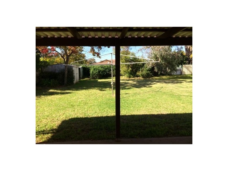 17 Meadowbank Drive, Dubbo NSW 2830