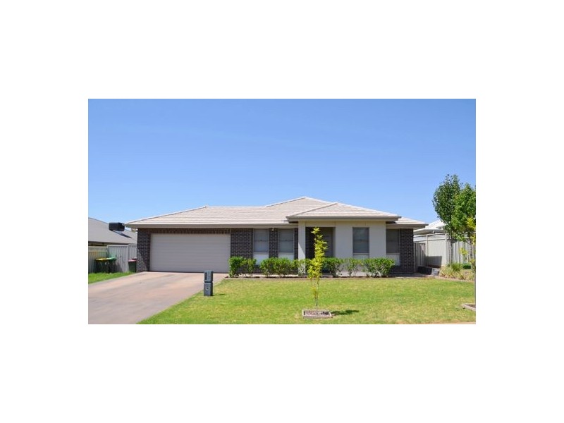 14 Ellenborough Avenue, Dubbo NSW 2830