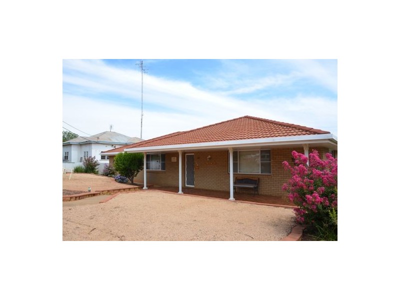 128 Euchie Street, Peak Hill NSW 2869