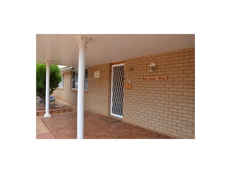 128 Euchie Street, Peak Hill NSW 2869