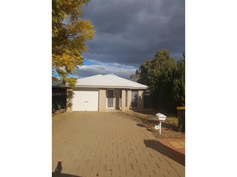 26A & 26B Lansdowne Drive, Dubbo NSW 2830