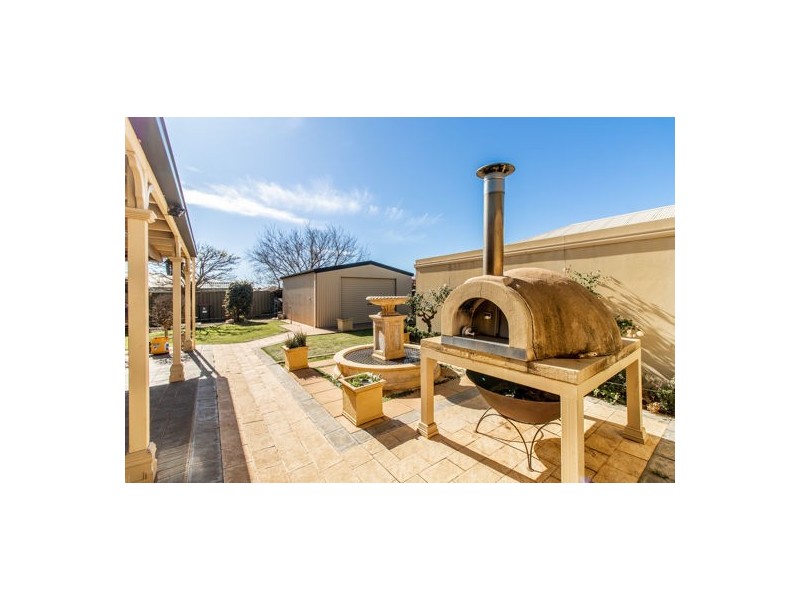 10 Ken McMullen Place, Dubbo NSW 2830