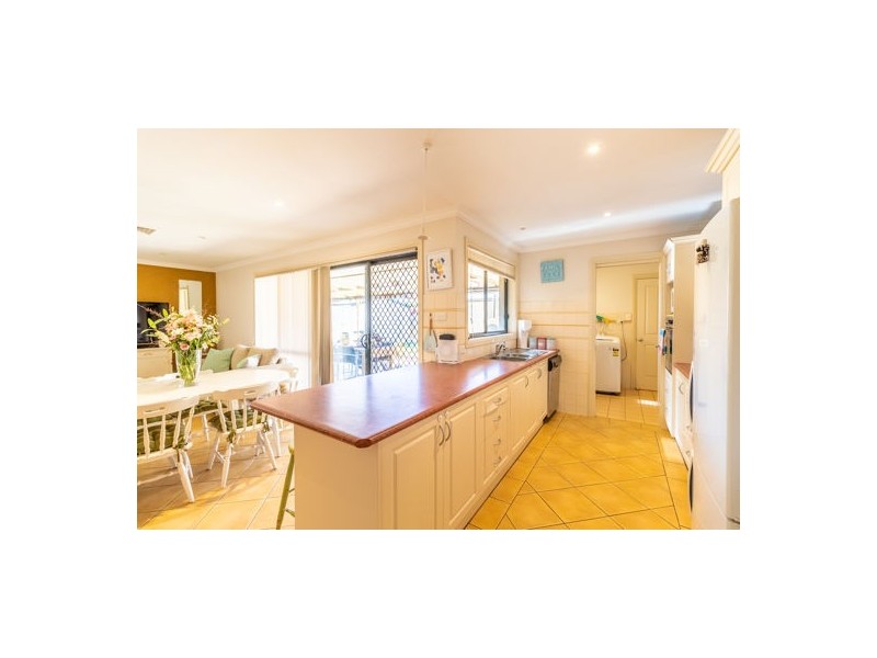 10 Ken McMullen Place, Dubbo NSW 2830