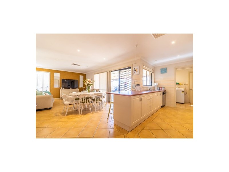10 Ken McMullen Place, Dubbo NSW 2830