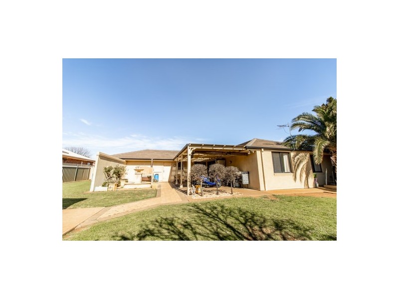 10 Ken McMullen Place, Dubbo NSW 2830
