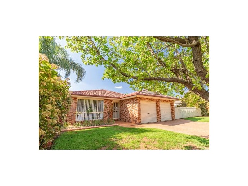 8 Ken McMullen Place, Dubbo NSW 2830