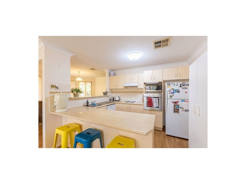 8 Ken McMullen Place, Dubbo NSW 2830