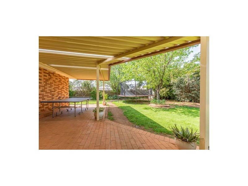 8 Ken McMullen Place, Dubbo NSW 2830