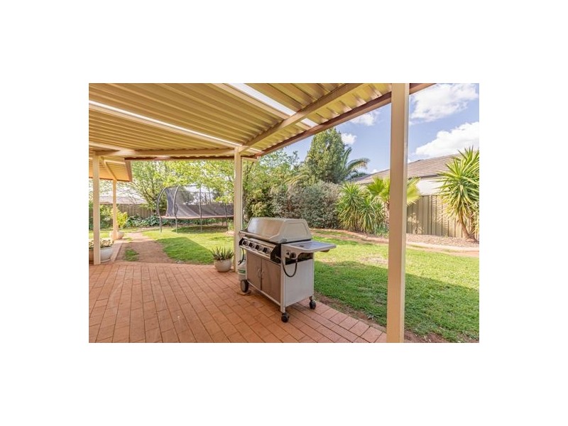 8 Ken McMullen Place, Dubbo NSW 2830