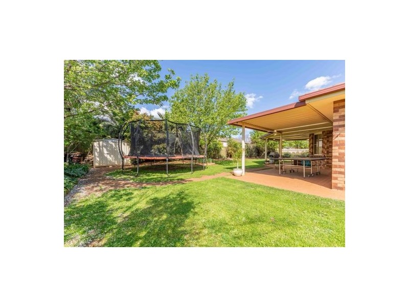 8 Ken McMullen Place, Dubbo NSW 2830