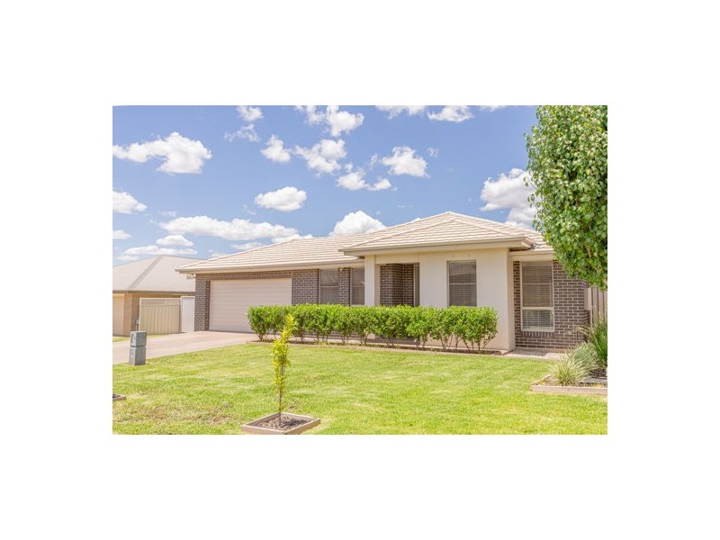 14 Ellenborough Avenue, Dubbo NSW 2830