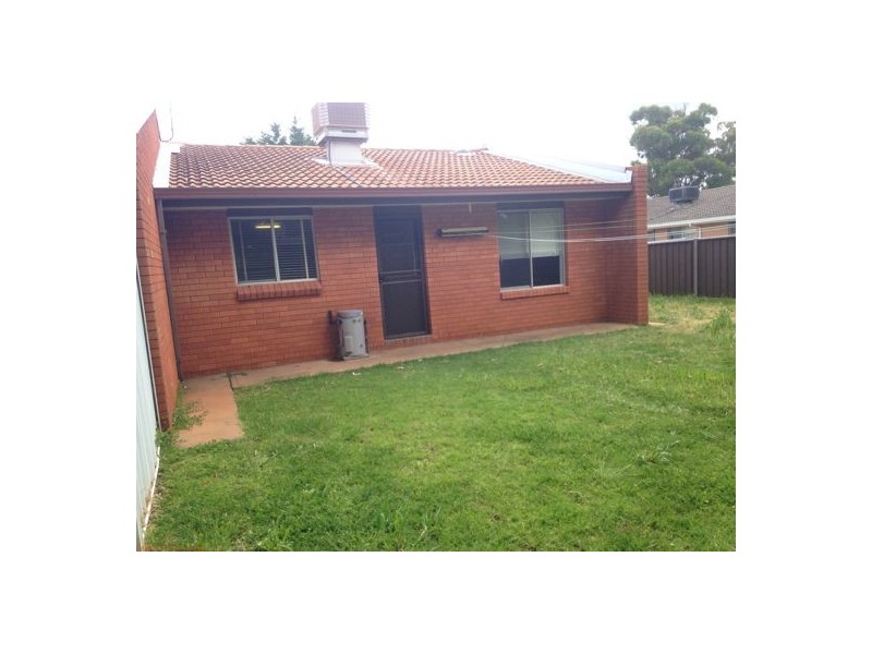 4/4 Forrest Crescent, Dubbo NSW 2830