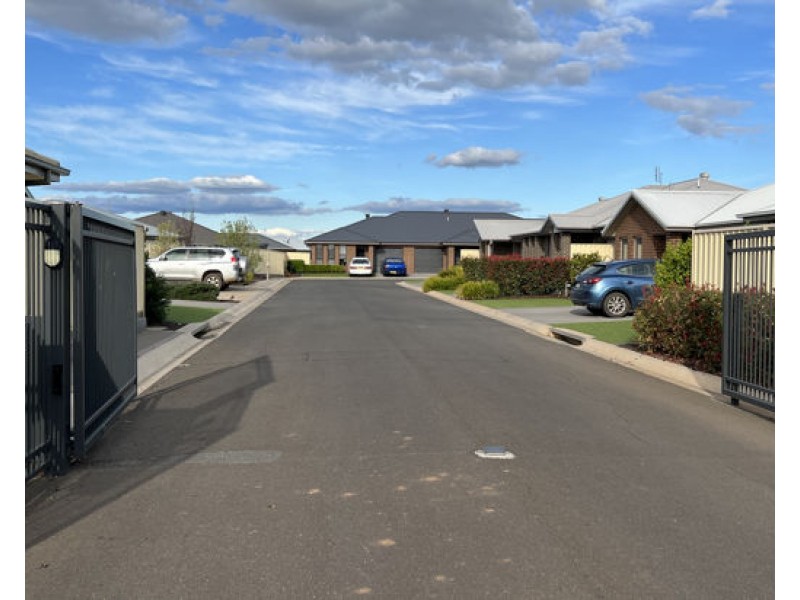 2/7 Volta Avenue, Dubbo NSW 2830