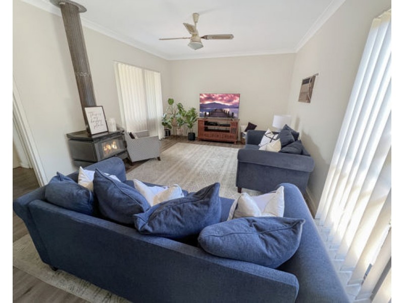 4 Hazelwood Drive, Dubbo NSW 2830