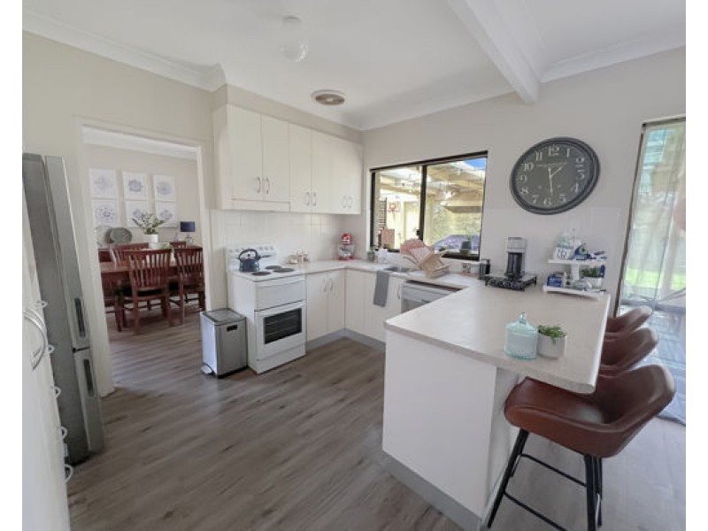 4 Hazelwood Drive, Dubbo NSW 2830