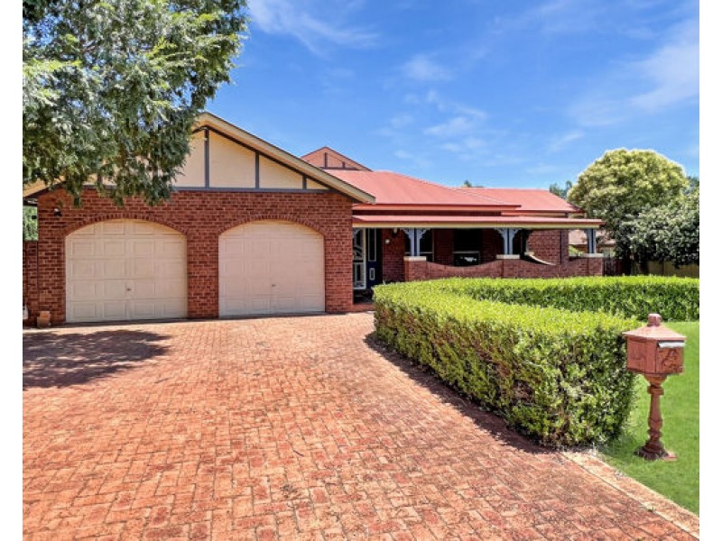 15 Erica Close, Dubbo NSW 2830