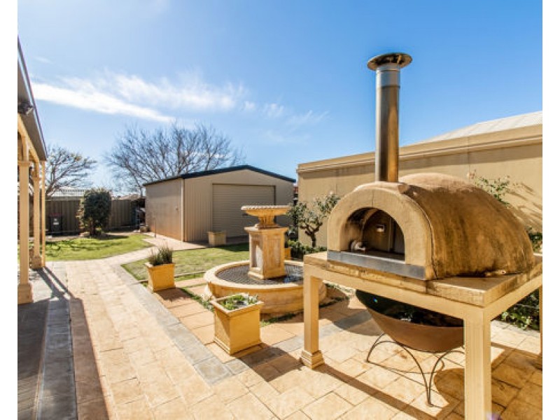 10 Ken McMullen Place, Dubbo NSW 2830