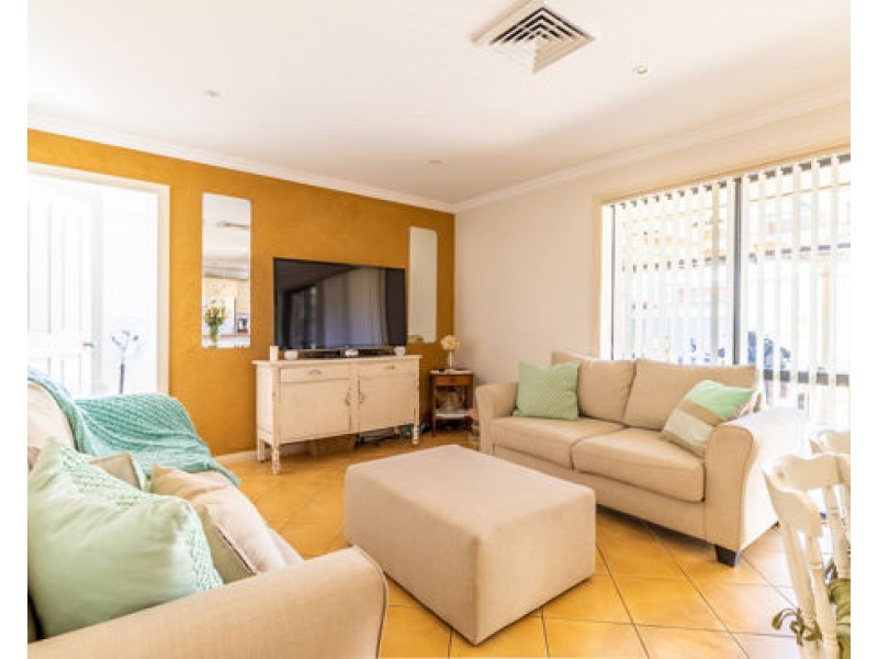 10 Ken McMullen Place, Dubbo NSW 2830