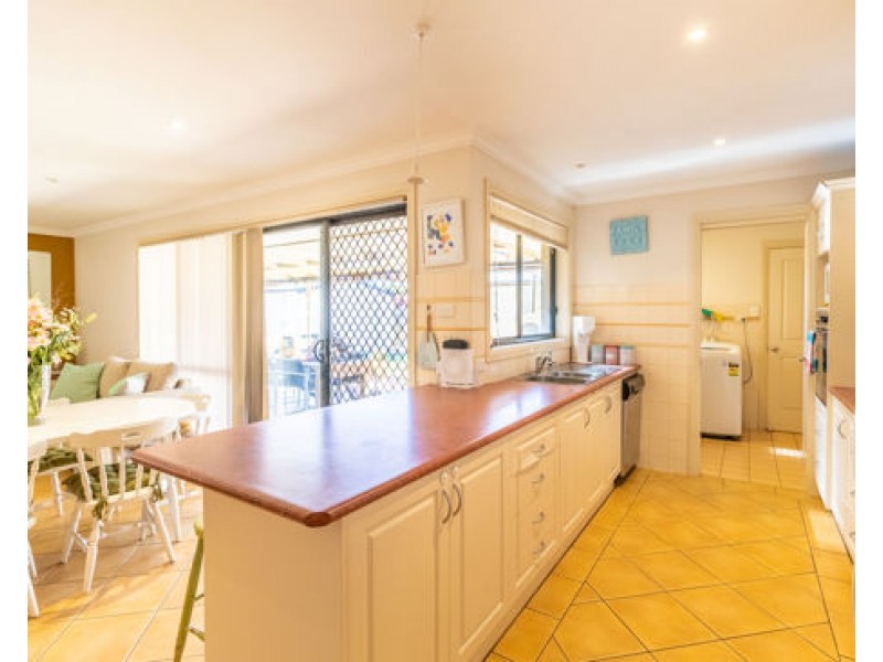 10 Ken McMullen Place, Dubbo NSW 2830