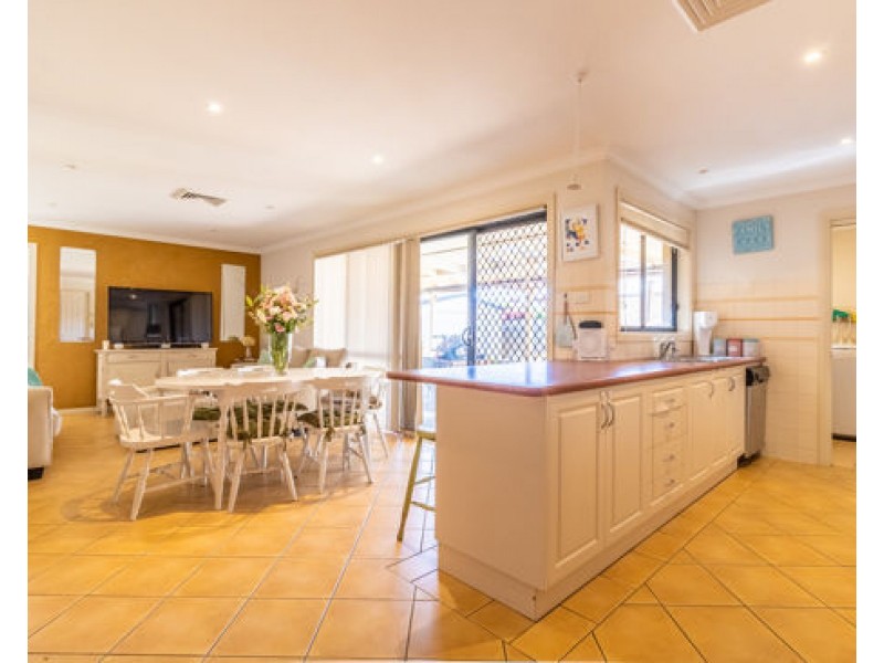 10 Ken McMullen Place, Dubbo NSW 2830