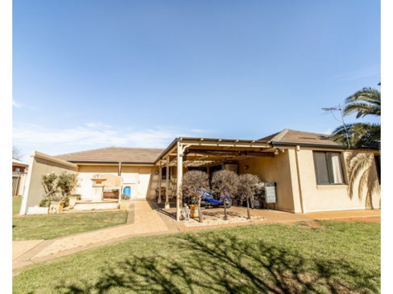 10 Ken McMullen Place, Dubbo NSW 2830