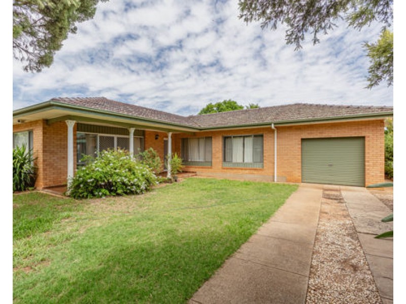 4 Banksia Crescent, Dubbo NSW 2830