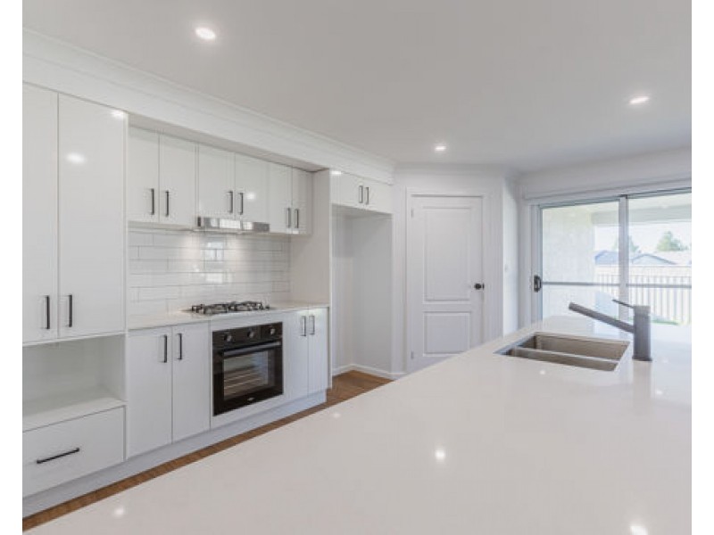 98 Champagne Drive, Dubbo NSW 2830