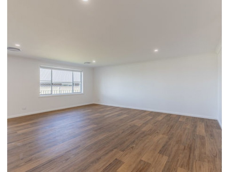 98 Champagne Drive, Dubbo NSW 2830