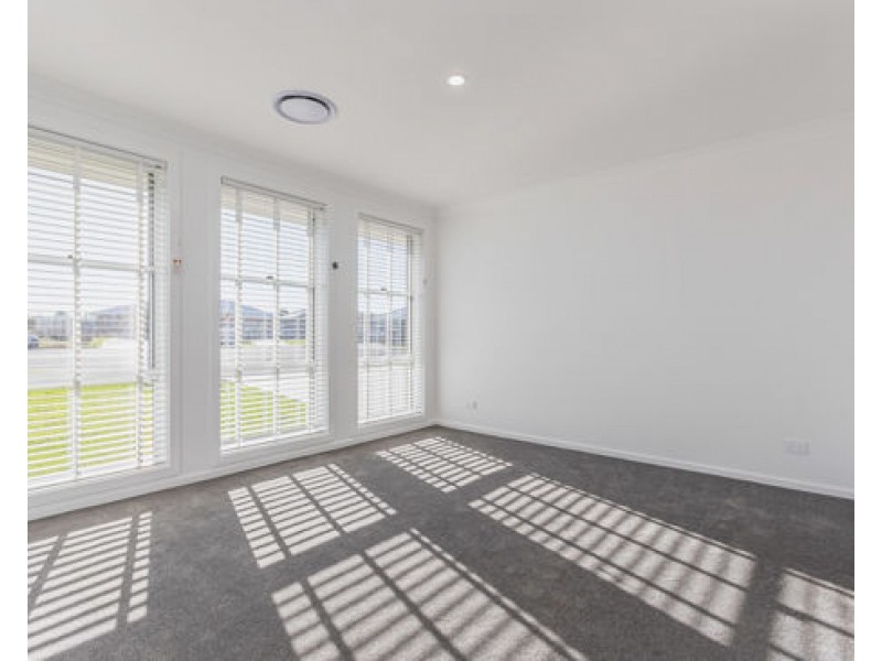 98 Champagne Drive, Dubbo NSW 2830