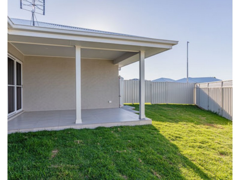 98 Champagne Drive, Dubbo NSW 2830