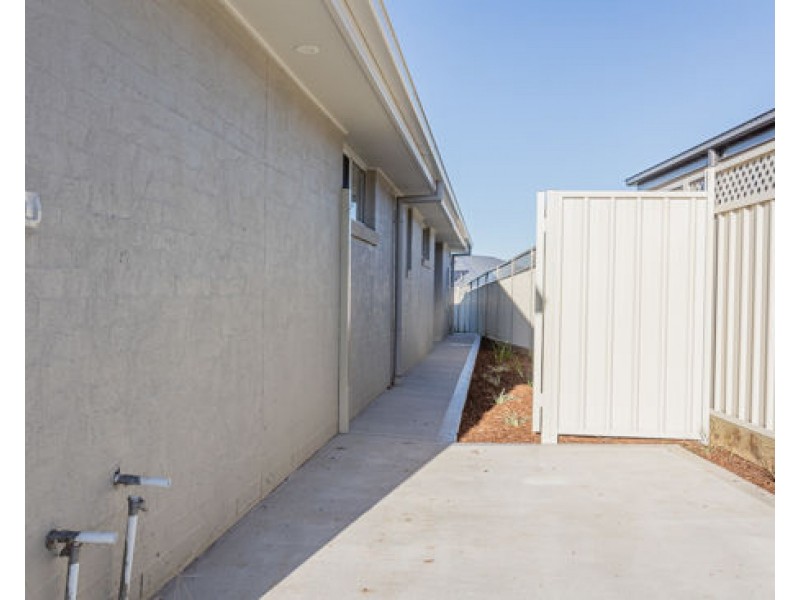 98 Champagne Drive, Dubbo NSW 2830