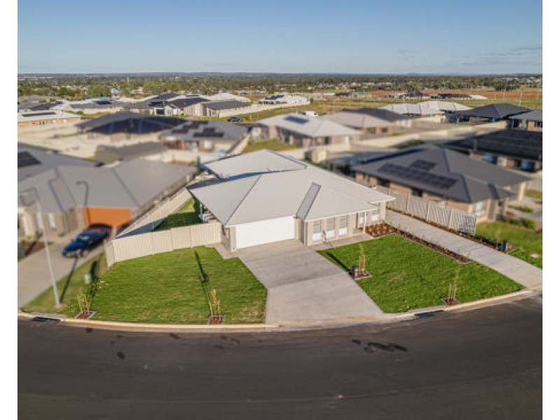 98 Champagne Drive, Dubbo NSW 2830