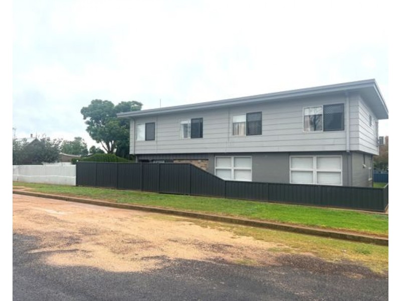 1-4/12 Mingelo Street, Narromine NSW 2821