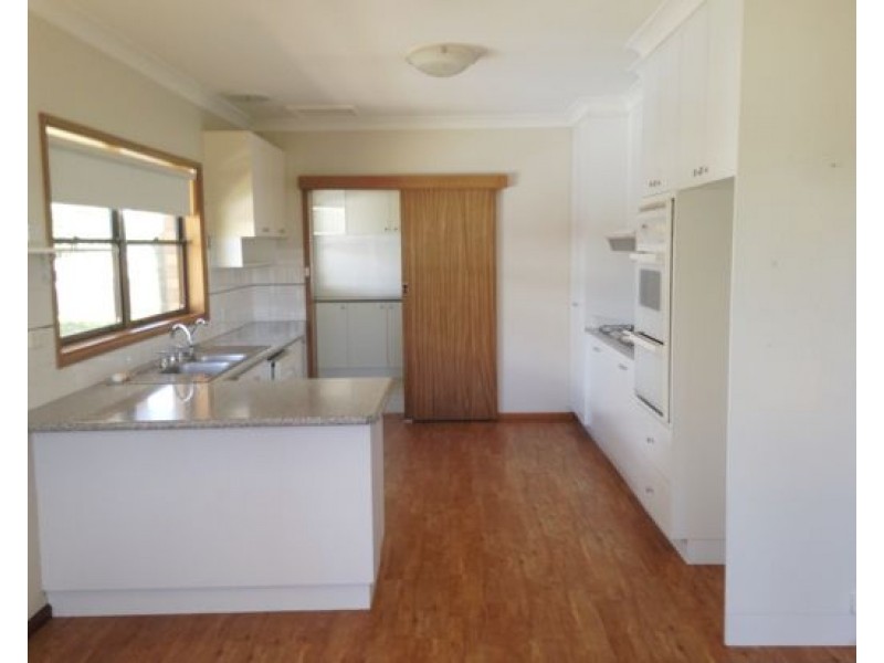 15 Beveridge Crescent, Dubbo NSW 2830